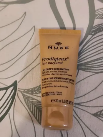 Nuxe lait parfumé lait corps sublimateur prodigieux 30ml  à utiliser 12 mois après ouverture
