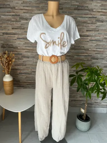 Lot pantalon rayé crème , ceinture et t-shirt