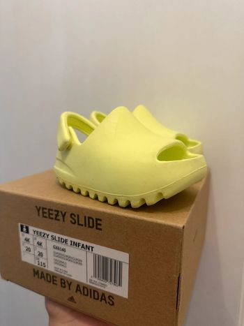 Sandales Adidas Yeezy bébé