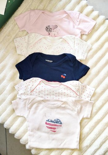 Lot de 5 jolis bodies manches courtes fille 9 mois en coton