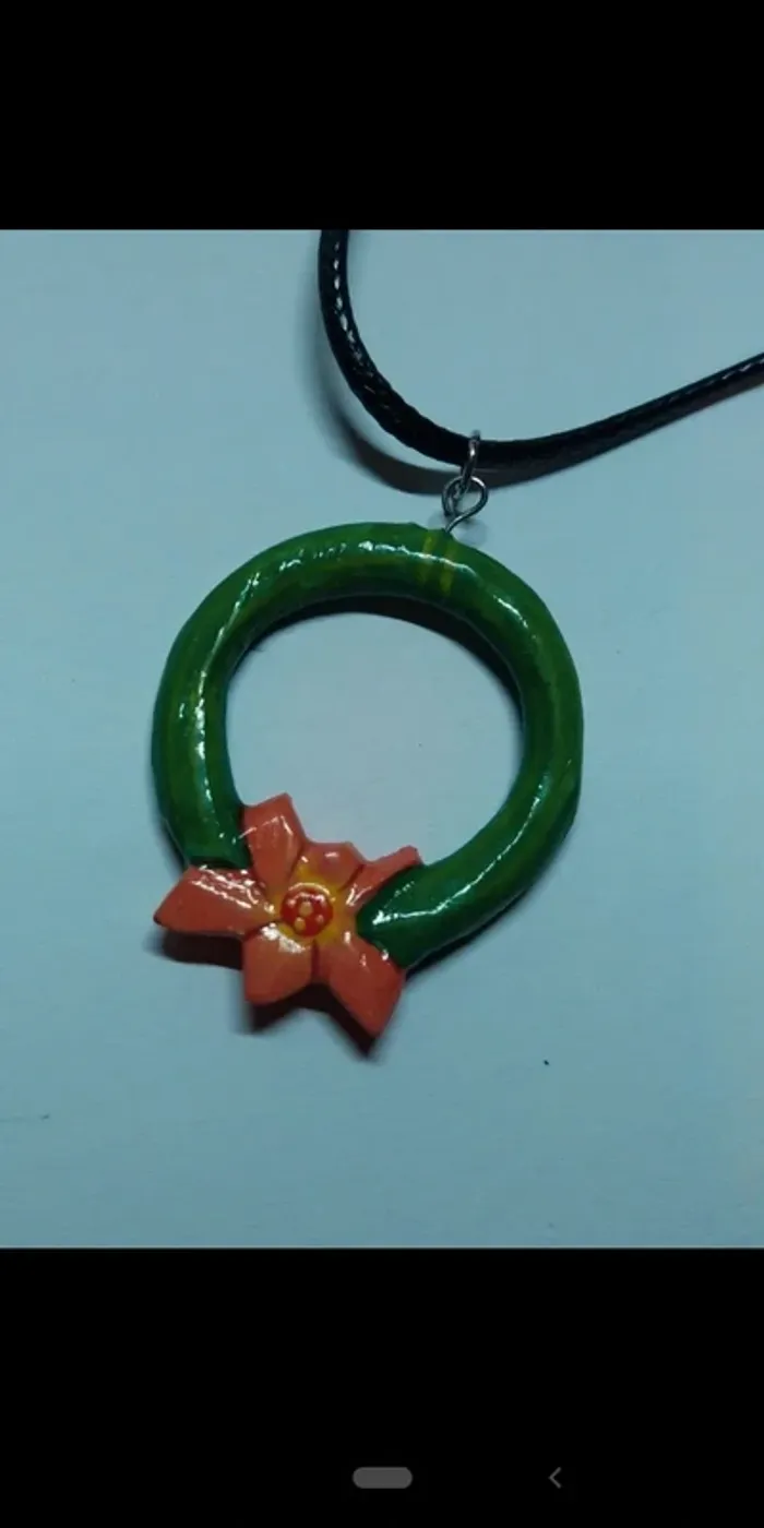 Collier pendentif rond bois fleurs flower orchidée artisan artisanat