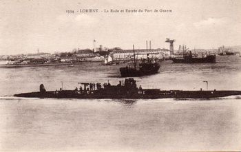 CPA - MARINE DE GUERRE  - LORIENT - La Rade et Entrée du Port de Guerre " SOUS - MARIN "  -N°7084