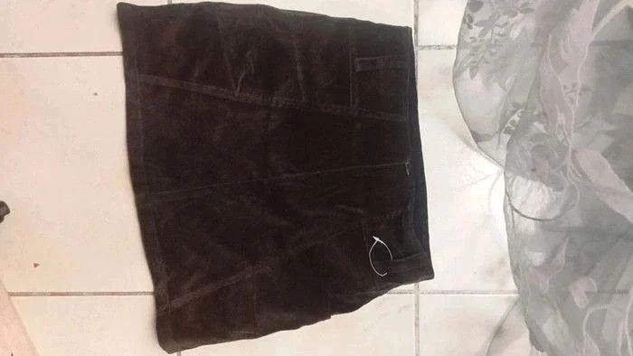 Mini jupe en velours neuve effet légèrement pailleté - photo numéro 3