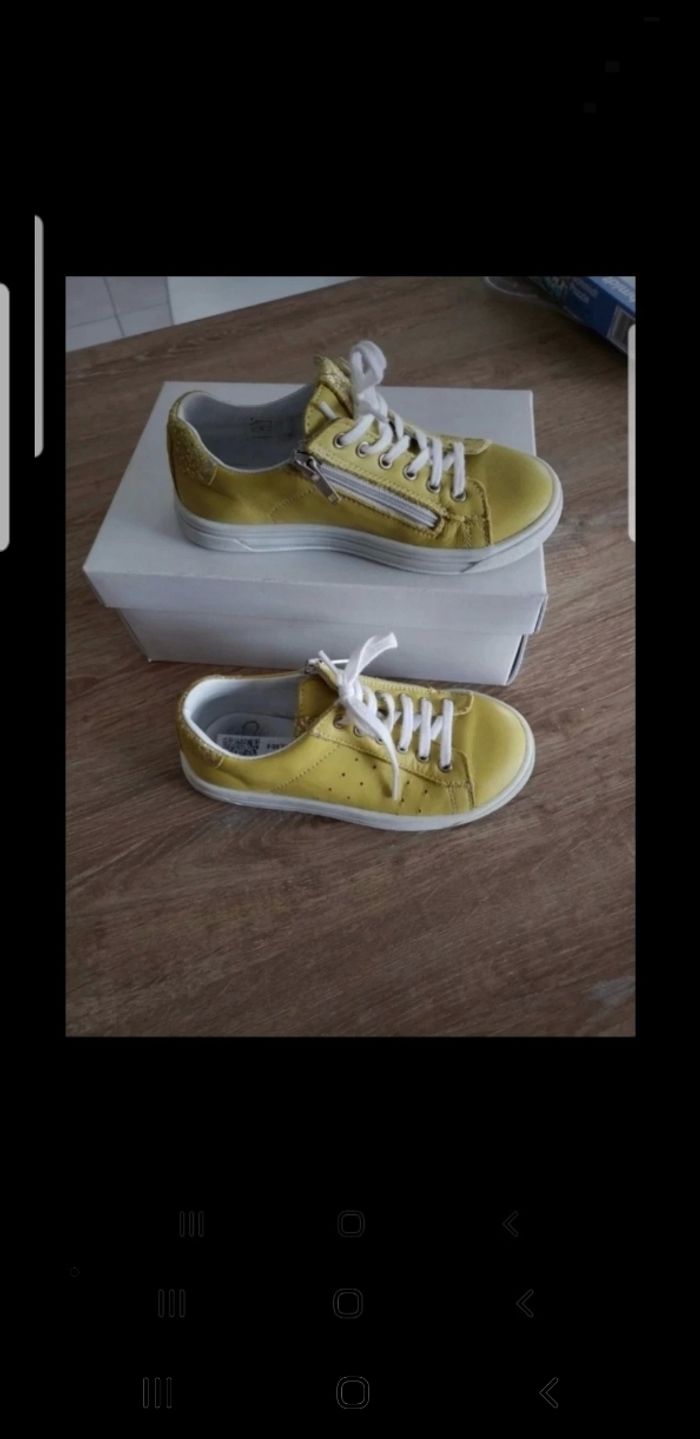 Chaussures T30 fille. Fétélacé. Mises 1 fois. - photo numéro 3