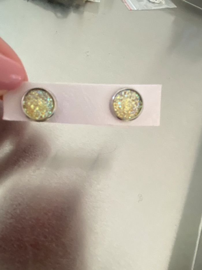 Boucles d oreilles clous