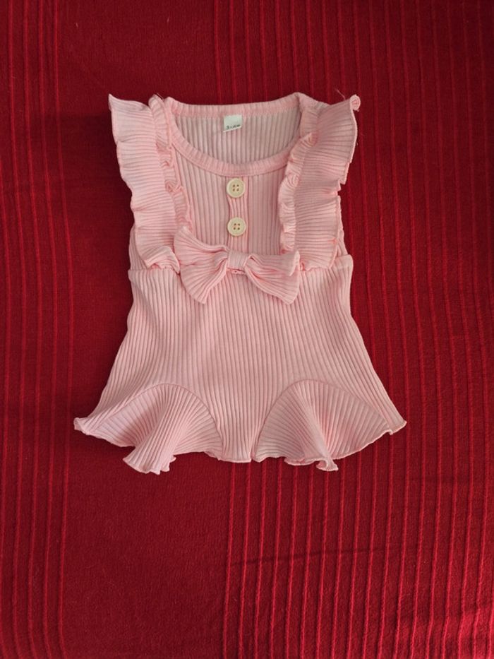 Robe rose volant et petit nœud