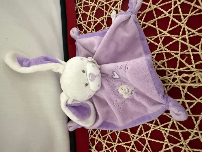 Doudou plat lapin blanc mauve coeurs oiseau TEX BABY