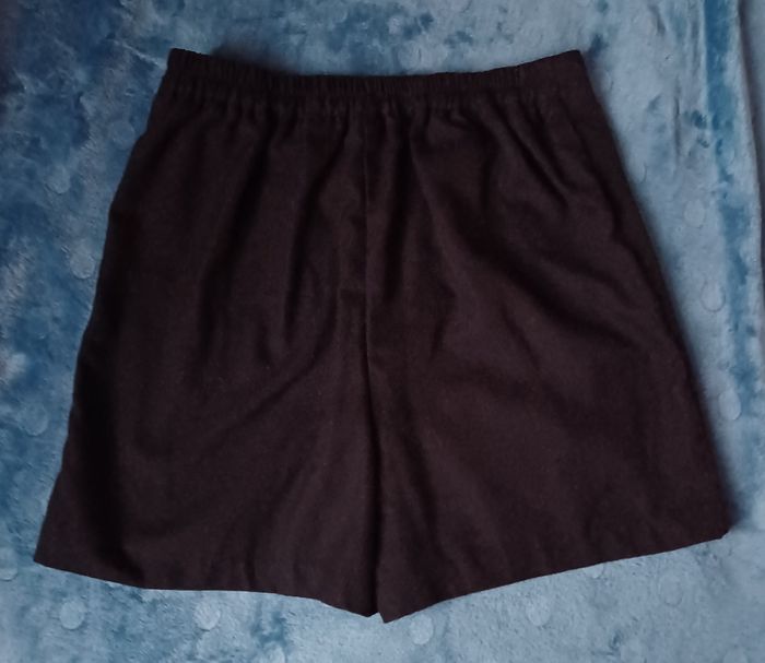 Jupe short noire - photo numéro 2