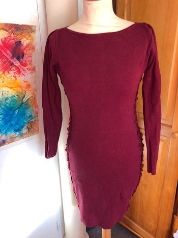 Jolie robe courte bordeaux ML T. 38 avec broderies