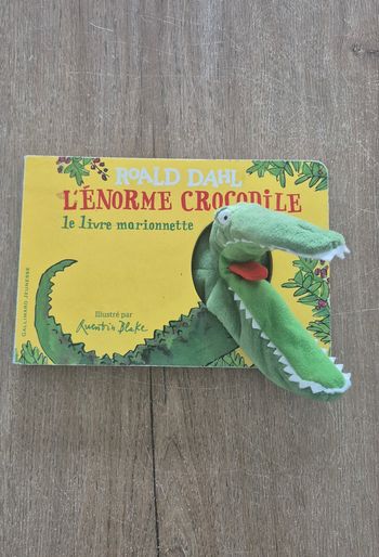 Grand livre marionnette L'énorme crocodile