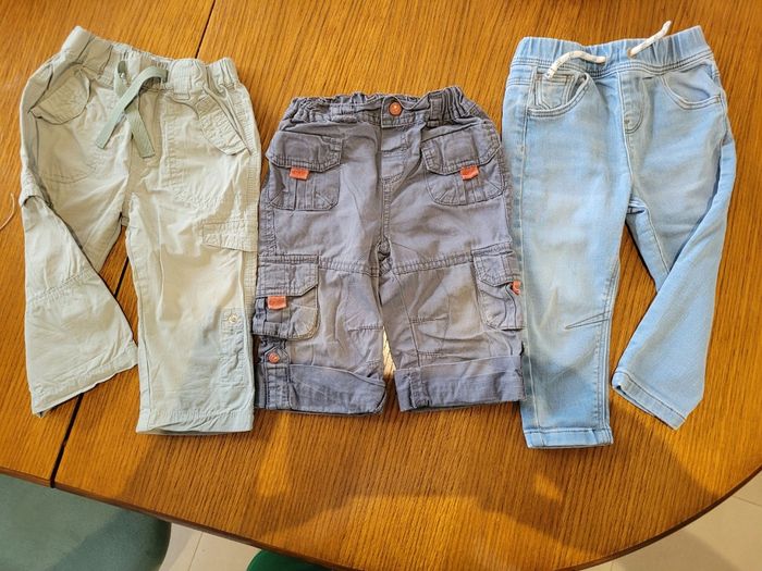 Lit de 3 pantalons 18 mois