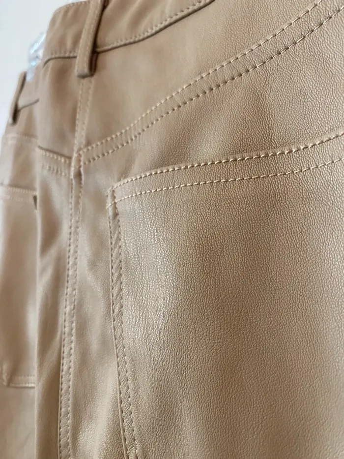 Pantalon "cuir" beige - photo numéro 3
