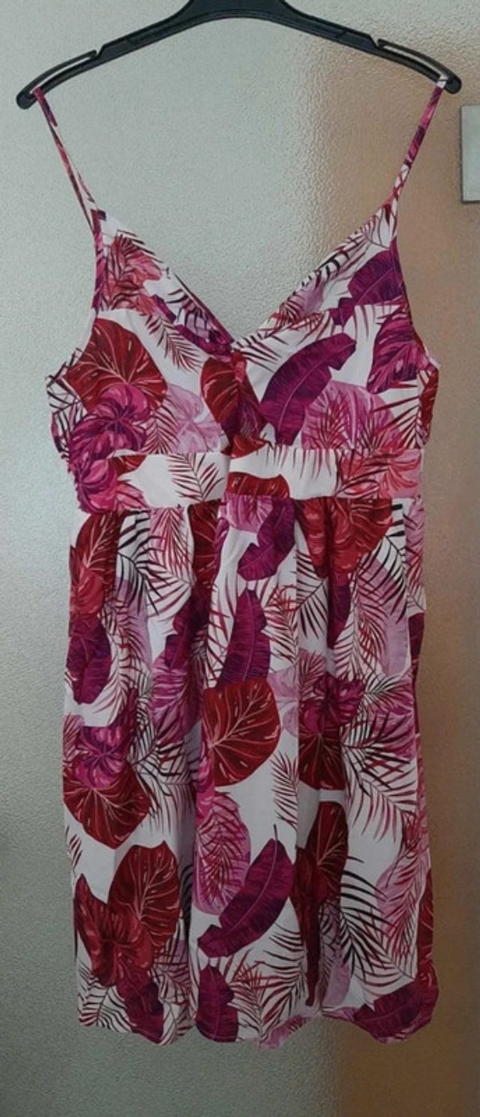 Robe à fines brides taille 42 tropical