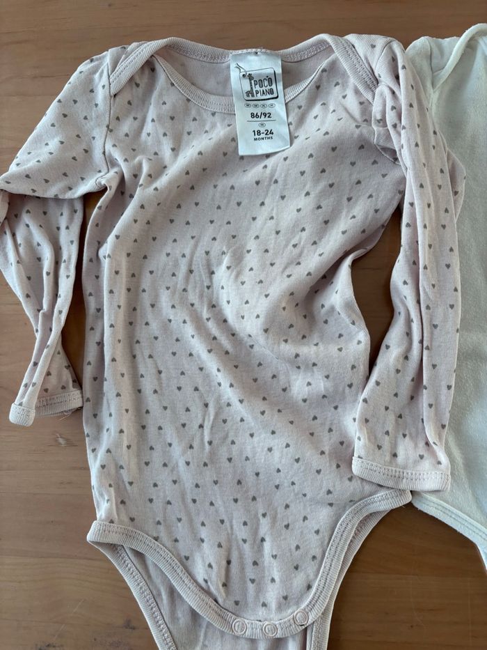 Lot de 3 bodies 18M - photo numéro 2