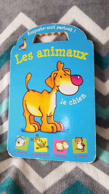 Livre sur les animaux avec poignée pour que l enfant emmène partout