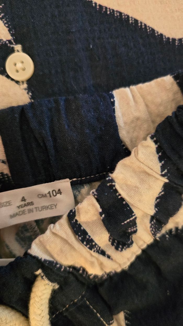 NEUFS (non portés) 🏷💙😍🥰superbe ensemble chemise et short 4 ans garçon 😍🥰💙 - photo numéro 2