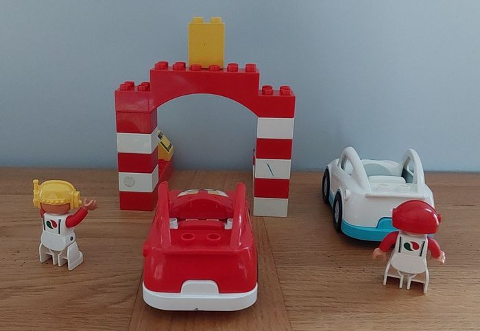 Lot Lego Duplo avec 2 voitures à friction - photo numéro 3