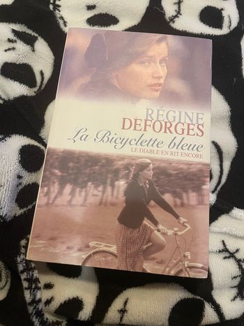 Livre La bicyclette bleue le diable en rit encore