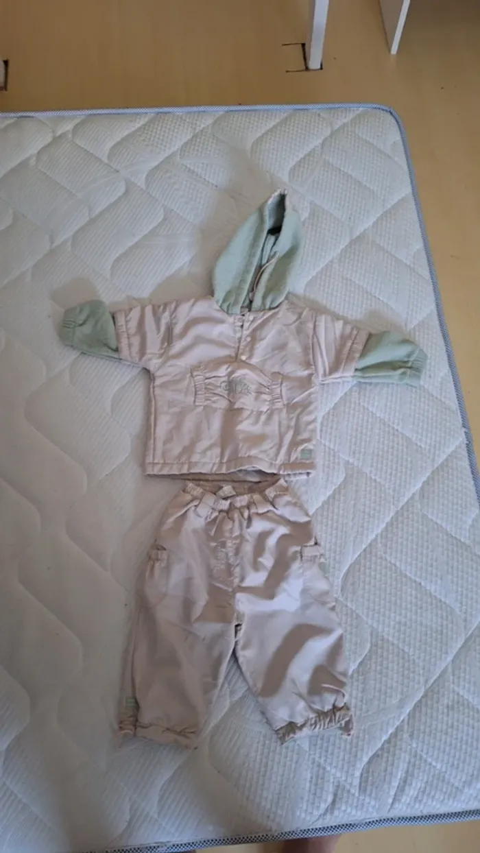 Ensemble veste pantalon 12 mois