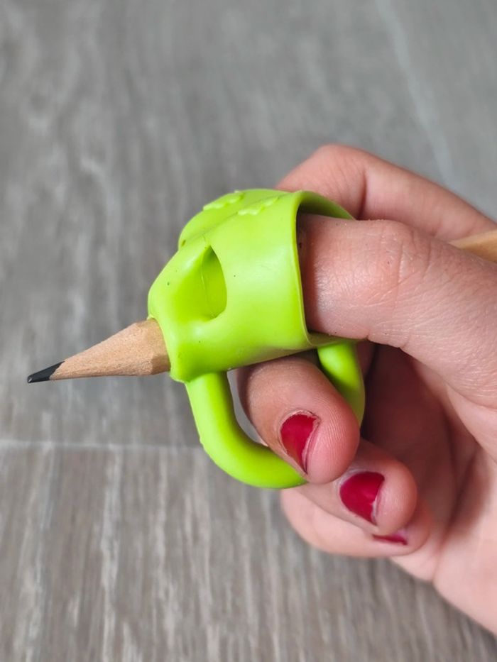 Correcteur de posture d'écriture en silicone souple vert - photo numéro 2