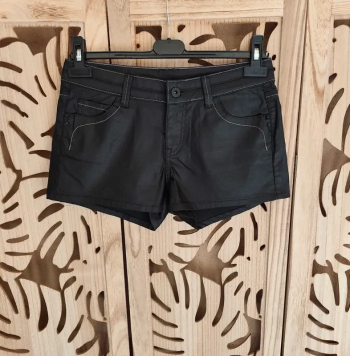 Short enduit taille 38 Pimkie - photo numéro 2