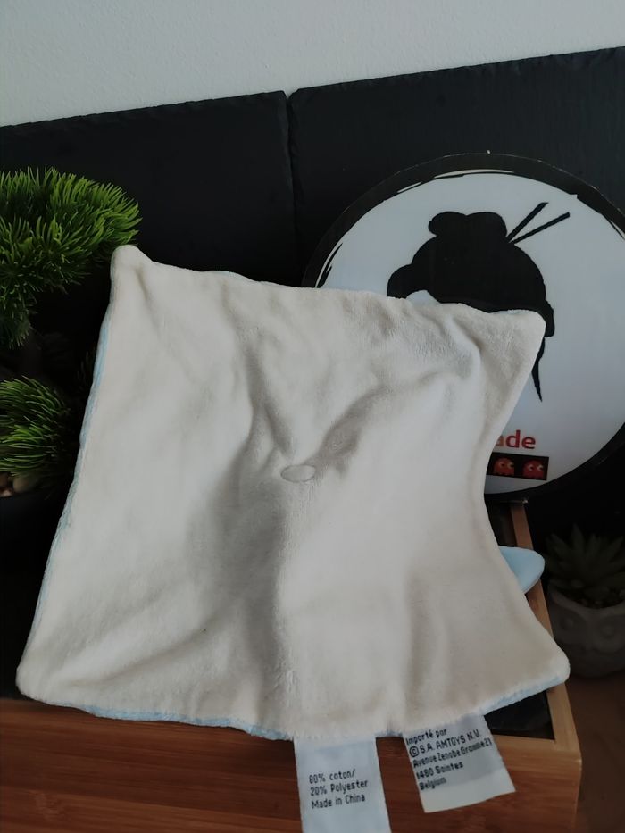 doudou lapin amtoys orchestra blanc bleu crème beige carré plat sourire souris - photo numéro 2