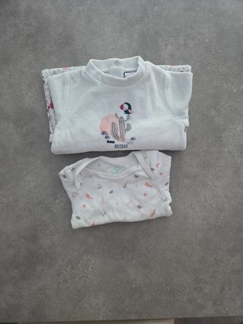 Lot bébé fille grenouillère velours motifs body manche longue blanc T12mois TBE absorba tex