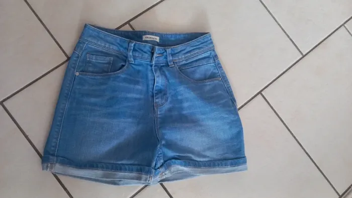 Short jean femme cache cache 34 tbe - photo numéro 2