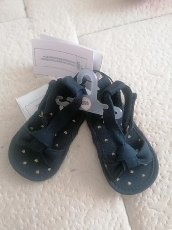 Sandales bleu marine 6-9mois neuves