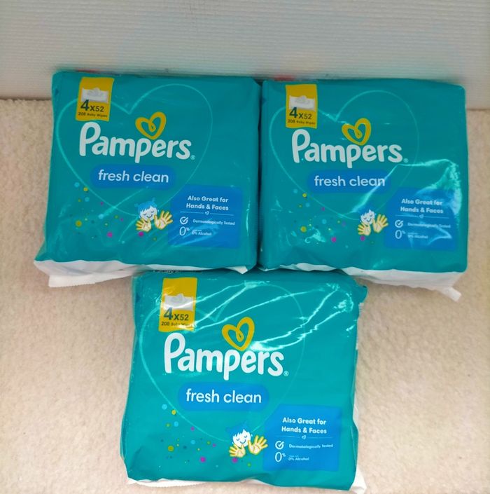 Lot 12 paquets de lingettes Pampers