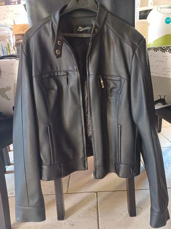 Veste simili cuir noire taille 40-42