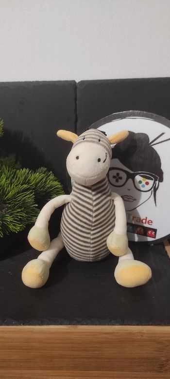 Doudou Ane Obaibi okaidi peluche zebre rayure blanc gris vert jaune Cheval Rayé
