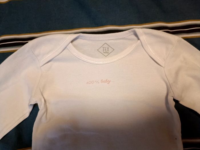 Lot bodies filles 36 mois - photo numéro 5