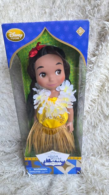 Poupée disney animator it's a small world Hawai disney store - disneyland paris (prévoir chargement de pile)