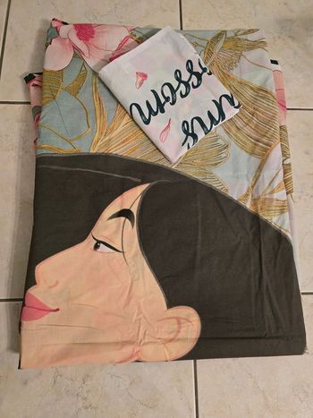 Neuve (non portée) 🩷⚘️👌👌housse de couette reversible et taie d oreiller disney  MULAN fille (1 place).🩷⚘️👌👌