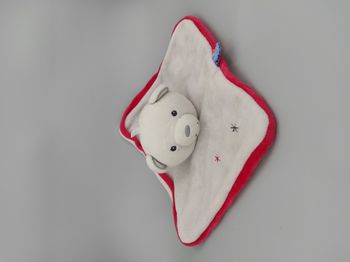Doudou Plat Ours Gris Rouge étoiles Sucre d'Orge
