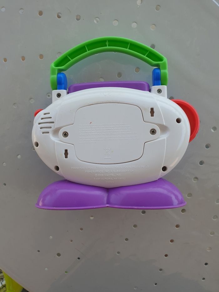 Mon premier lecteur CD Fisher Price - photo numéro 2