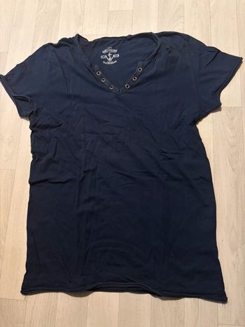 T-shirt bleu marine manches courtes taille M col en V