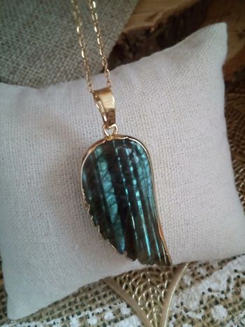 Collier aile en pierre de labradorite naturelle