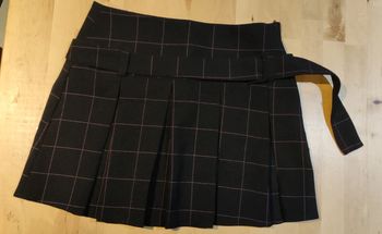 Petite jupe plissée quadrillée noire