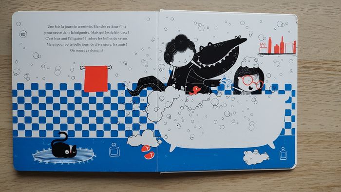 Livre "Blanche et Azur" entre ciel et mer - photo numéro 3