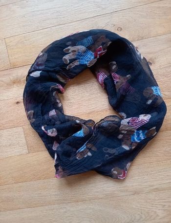 Joli foulard motif oursons