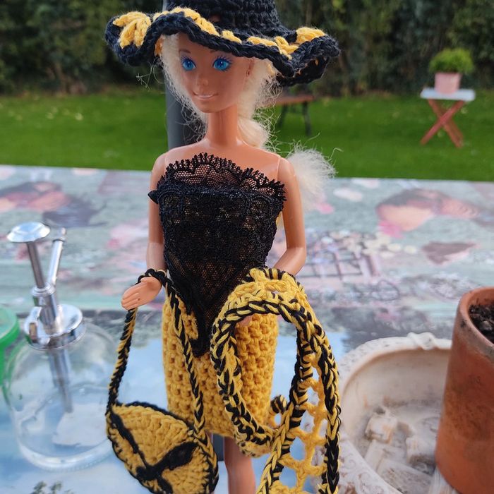 Vêtements pour Barbie 3 € - photo numéro 5