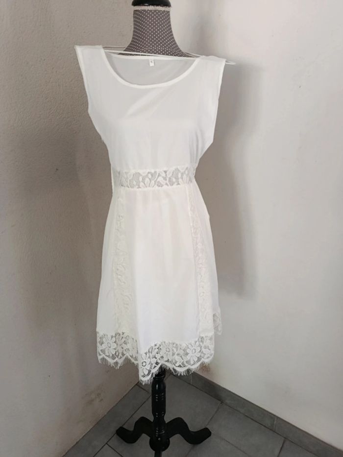 Robe blanche dentelles Taille S