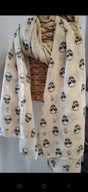 Foulard tête mort blanc doré