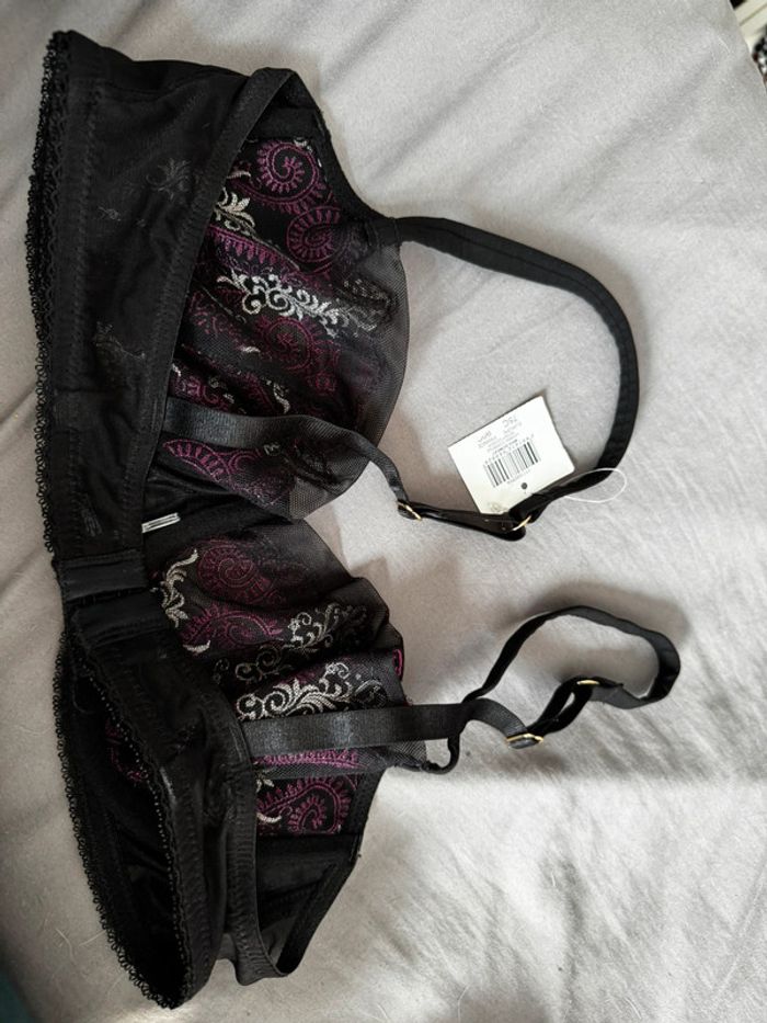 Soutien gorge rouge horge - photo numéro 3