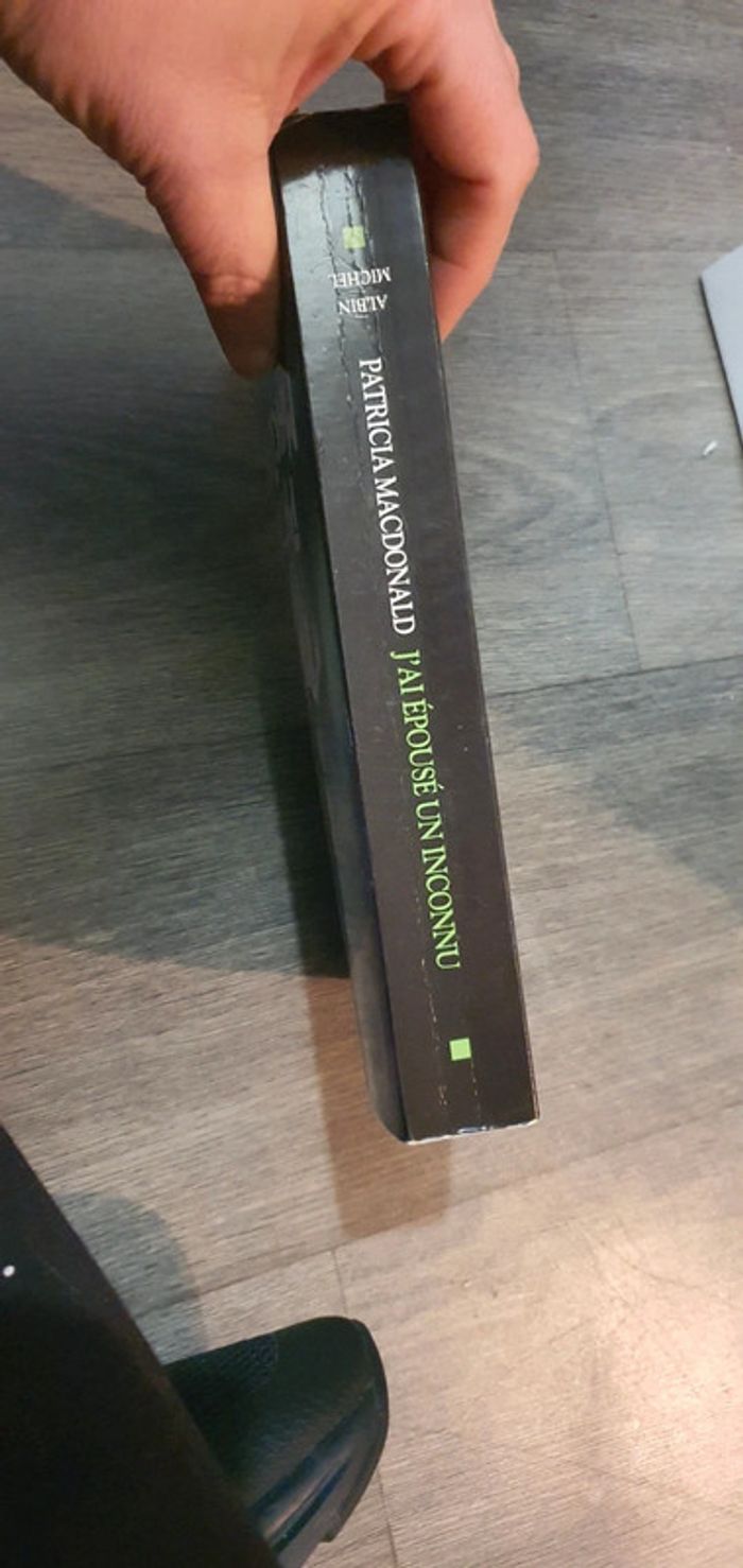 Livre j'ai épousé un inconnu - photo numéro 2