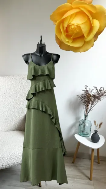 Très belle robe kaki bohème avec petit fente