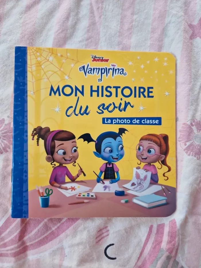 Petit livre Disney Vampirina histoire du soir photo de classe - photo numéro 3