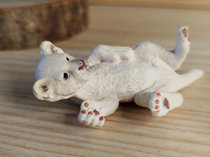 Schleich lionceau blanc Albinos Figurine animal de la savane - photo numéro 2